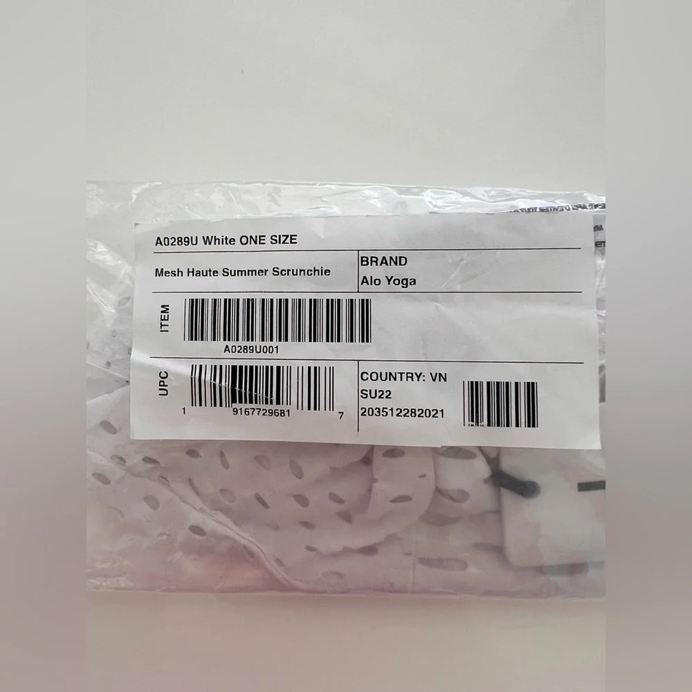 Alo Yoga Mesh Haute Summer Scrunchie – White (One Size) New NWT